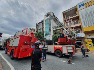 TP.HCM: Cháy nhà trọ 5 tầng khiến 16 người thuê trọ mắc kẹt