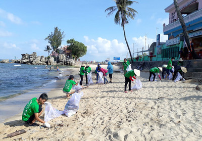 Kiên Giang tích cực tuyên truyền làm sạch môi trường biển đảo