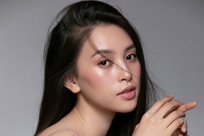 Hoa hậu Trần Tiểu Vy khoe khuôn mặt tỷ lệ vàng