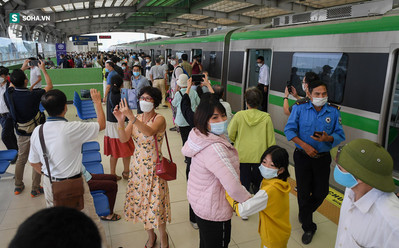 Hơn 25.000 lượt khách trải nghiệm đường sắt Cát Linh - Hà Đông ngày đầu