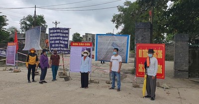 Quảng Bình: Bức xúc vì ô nhiễm, người dân chặn cổng nhà máy xi măng