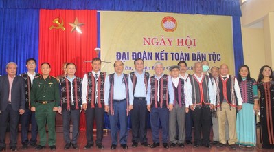 Chủ tịch nước Nguyễn Xuân Phúc dự Ngày hội đại đoàn kết tại huyện miền núi Đông Giang (Quảng Nam)
