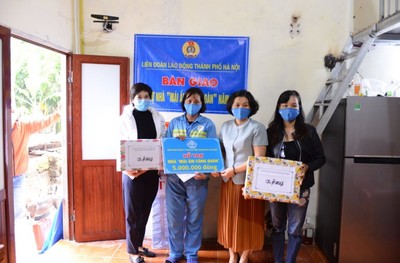 5 công nhân vệ sinh môi trường ở Hà Nội được hỗ trợ nhà "Mái ấm công đoàn"