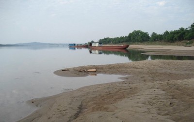 Mực nước sông Đà xuống thấp, Hà Nội có nguy cơ thiếu nước sạch