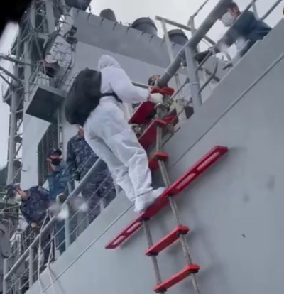 Những chiến sĩ áo trắng thầm lặng trong chống dịch Covid-19 trên biển Hải Phòng