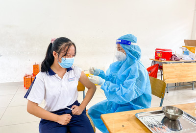 Sáng nay, Hà Nội bắt đầu tiêm vaccine Pfizer cho trẻ từ 15-17 tuổi