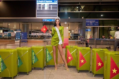 Kim Duyên diện cả "cây" xanh lá lên đường đi thi Miss Universe 2021