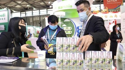 Vinamilk ra mắt sữa tươi organic “tiêu chuẩn kép” trong triển lãm Quốc tế tại Thượng Hải