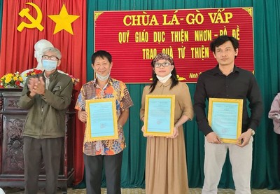 “Những cánh chim không mỏi” từ TP.HCM phát 400 phần quà cho người nghèo Khánh Hòa