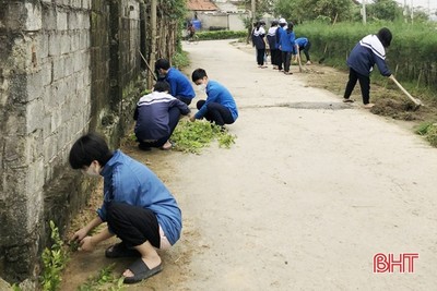 Hà Tĩnh: Đoàn viên thanh niên Lộc Hà chung tay làm đẹp thôn quê