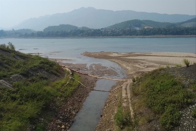 Nước sông Ðà xuống thấp: Dân Thủ đô sẽ thiếu nước sạch?