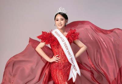 NTK của các Hoa hậu Nguyễn Minh Tuấn làm trang phục Dạ hội cho Vũ Huyền Diệu đi thi Quốc tế