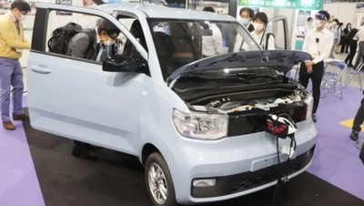Giáo sư Nhật Bản bất ngờ khi tháo rời ô-tô điện giá rẻ bán chạy nhất Trung Quốc