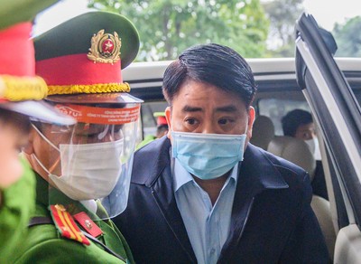 Ông Nguyễn Đức Chung hầu tòa trong vụ án thứ 3