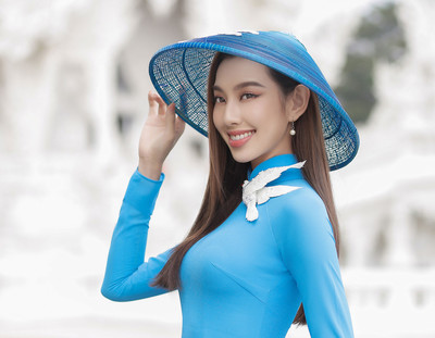 Hoa hậu Thùy Tiên tung bộ ảnh thướt tha trong trang phục truyền thống Việt Nam