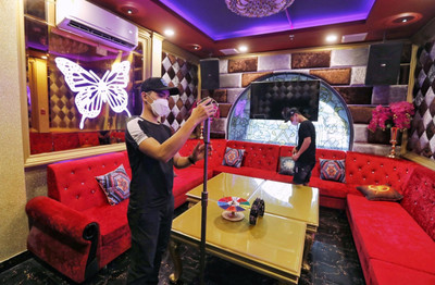 TP.HCM cho phép mở lại quán bar, karaoke, massage từ ngày 10/1