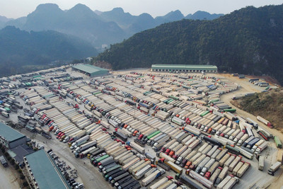 Bắt 2 cán bộ nhận hối lộ 200-300 triệu đồng/xe tải để xếp lốt qua cửa khẩu Lạng Sơn