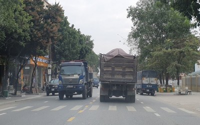 Thuận Thành, Bắc Ninh: Xe quá khổ quá tải 'nhiễu loạn', cày nát đường dân sinh