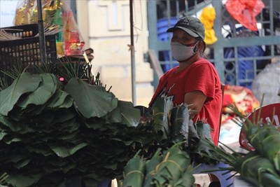 Chợ lá dong lâu đời nhất Hà Nội: Chờ 9 tiếng đồng hồ mới bán được 5 bó