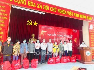 Cần Thơ: Huyện Phong Điền và Phường Long Tuyền quận Bình Thủy trao quà cho hộ nghèo đón Xuân
