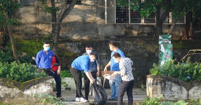 Thanh niên Đà Nẵng dọn vệ sinh, làm đẹp cảnh quan trước Tết Nguyên đán