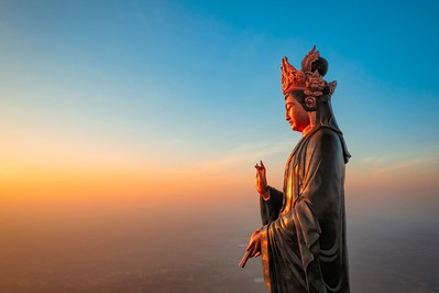 Tết này đến núi Bà Đen khám phá văn hóa, nghệ thuật Phật giáo ấn tượng
