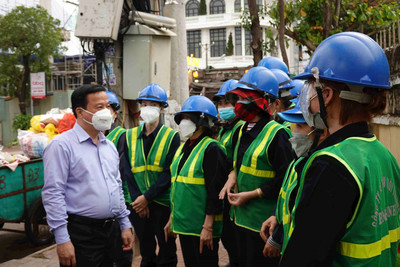 Lãnh đạo tỉnh Bình Định thăm, chúc Tết những công nhân làm đẹp thành phố Quy Nhơn