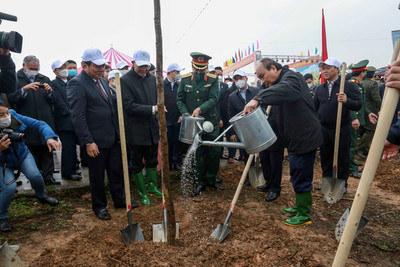 Chủ tịch nước Nguyễn Xuân Phúc phát động Tết trồng cây tại Phú Thọ