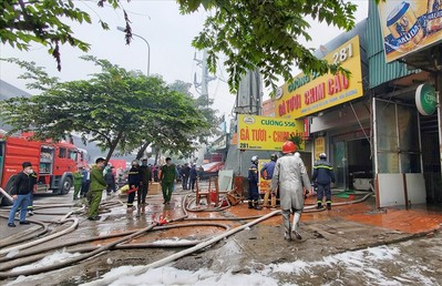Hà Nội: Cháy lớn trên đường Nguyễn Xiển