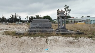 Đà Nẵng: Đào đất nghĩa trang làm đường, chính quyền bất bình, dân lo lắng