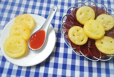 Cách làm bánh khoai tây cười tại nhà - Món ăn vặt yêu thích của trẻ con
