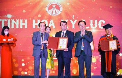 Một Phó Chủ tịch UBND tỉnh của Việt Nam được vinh danh kỷ lục gia thế giới