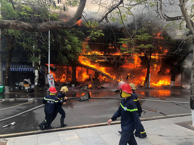 Cháy lớn tại công trình xây dựng trung tâm TP.Hồ Chí Minh