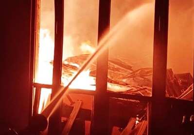 Bình Dương: Hỏa hoạn tại một nhà máy sản xuất đồ gỗ trong khu công nghiệp