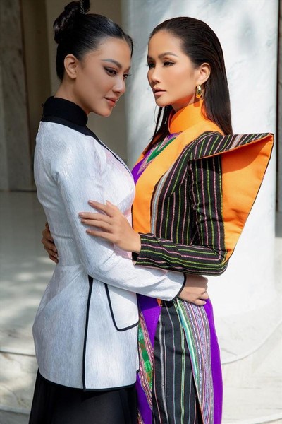 Hình ảnh đẹp của hai Đại sứ Áo dài TP HCM năm 2022: HH H'Hen Niê và Á hậu Kim Duyên