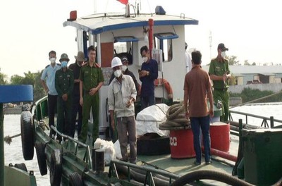 Bắt tàu chở 500 tấn dầu FO và DO không rõ nguồn gốc trên sông Sài Gòn