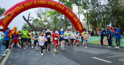 Hàng nghìn người cùng tham dự sự kiện 'Hue Jogging - cùng chạy vì cộng đồng'