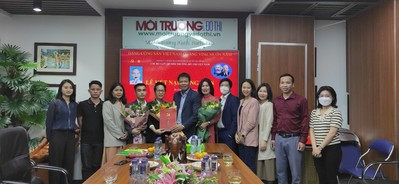 Lễ kết nạp đảng viên mới của Chi bộ Tạp chí Môi trường và Đô thị Việt Nam