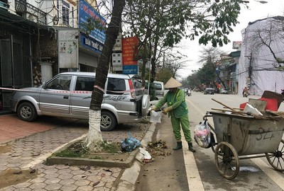 Thu gom rác tại TP. Tuyên Quang trong những ngày dịch "căng"