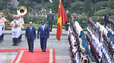 Chủ tịch nước Nguyễn Xuân Phúc chủ trì lễ đón trọng thể Tổng thống Sierra Leone