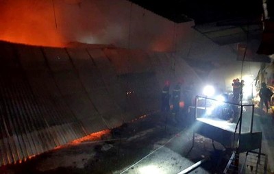 Bình Phước: Hỏa hoạn thiêu rụi 64 ki-ốt ở chợ Thanh Lương