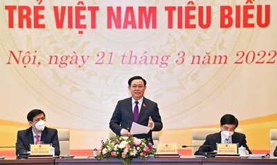 Chủ tịch Quốc hội Vương Đình Huệ gặp mặt các thầy thuốc trẻ Việt Nam tiêu biểu năm 2021