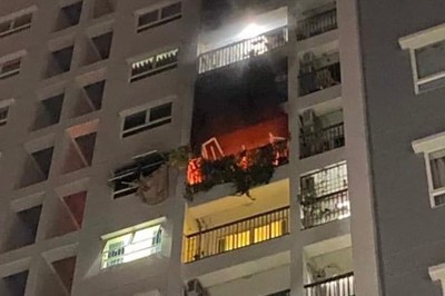 Cháy chung cư ở TP.HCM giữa đêm, 2 người tử vong