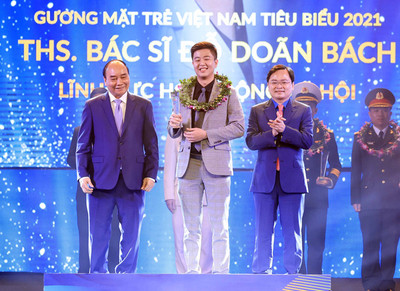 Chủ tịch nước dự Lễ trao Giải thưởng "Gương mặt trẻ Việt Nam tiêu biểu năm 2021"
