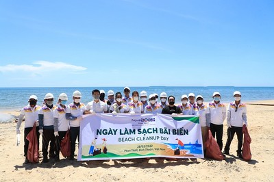 Miss Earth 2021 cùng hàng trăm người làm sạch bãi biển Phan Thiết