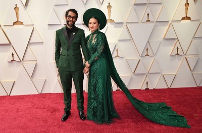 Sao nữ gốc Việt diện áo dài trên thảm đỏ Oscar 2022