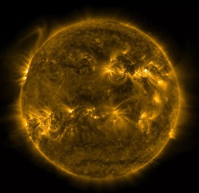 Bùng nổ bức xạ từ Mặt trời chuẩn bị va chạm với Trái đất ở vận tốc 3 triệu km
