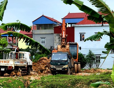 Vĩnh Phúc: Hàng loạt công trình xây dựng không phép “bóp nghẹt” lòng sông Cà Lồ