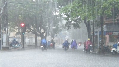 Dự báo thời tiết ngày 6/4: Miền Nam mưa dông, đề phòng lốc sét