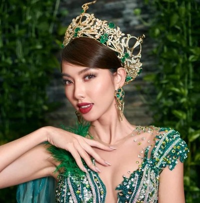 Hoa hậu Thùy Tiên xuất hiện đầy ấn tượng trên trang bìa tạp chí Colombia